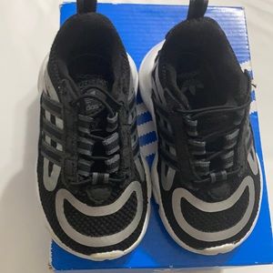 Babies ADIDAS size 5